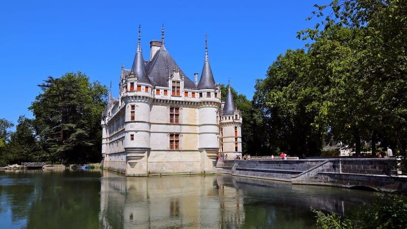 Getaway on the Loire: An unforgettable cruise in celebration of our 10th anniversary on this enchanting river (port-to-port cruise)