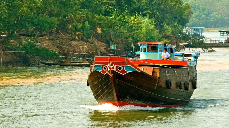 The Mekong in a different way - Between adventure and must-seesites (port-to-port cruise)