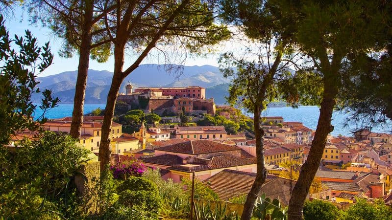 La Dolce Vita along the Italian coastline (port-to-port package)