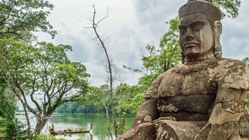 The Mekong in a different way - Between adventure and must-see sites (port-to-port cruise)
