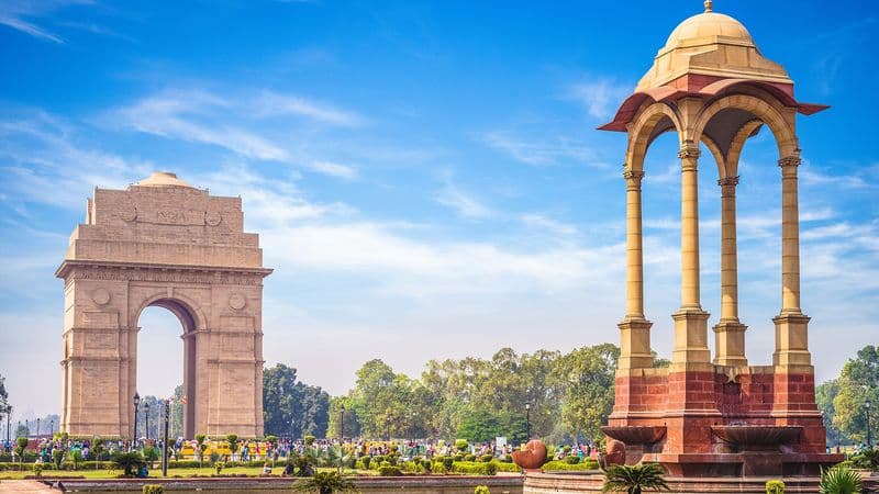 Cruise on the Ganges between Kolkata and Varanasi & the splendors of Rajasthan (port-to-port cruise)