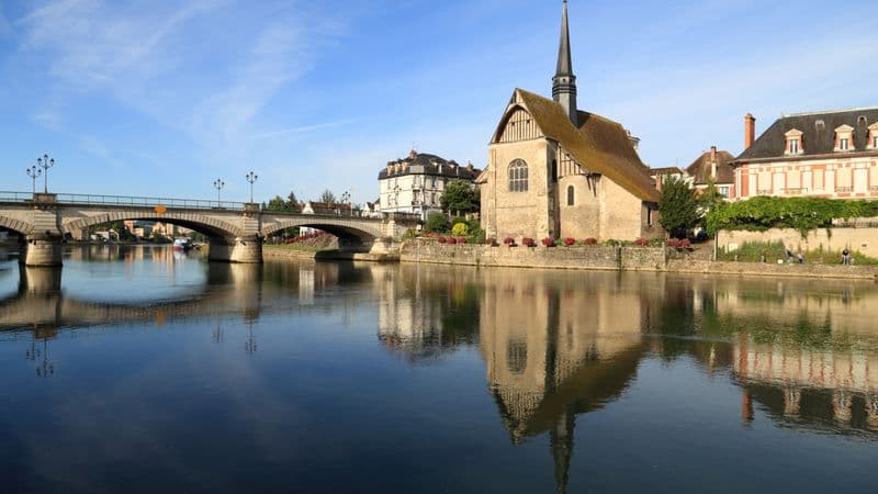 Revisit France's Past, its Royal Sites, and Medieval Cities during a Historic Cruise on the Petite Seine (port-to-port cruise)