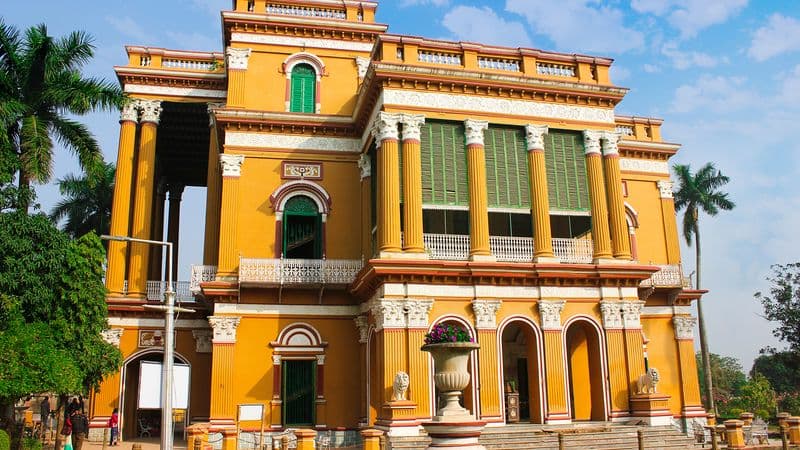 Cruise on the Ganges: The Sacred Waters between Kolkata and Varanasi (port-to-port cruise)