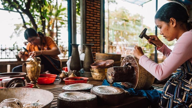 The Mekong in a different way - Between adventure and must-see sites (port-to-port cruise)
