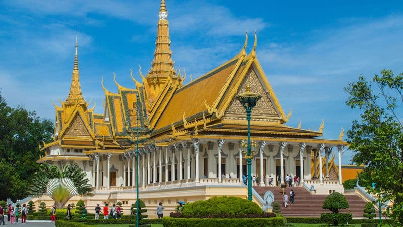 The Mekong in a different way - Between adventure and must-see sites (port-to-port cruise)