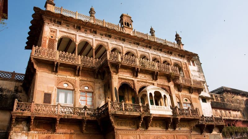 Cruise on the Ganges between Kolkata and Varanasi & the splendors of Rajasthan (port-to-port cruise)