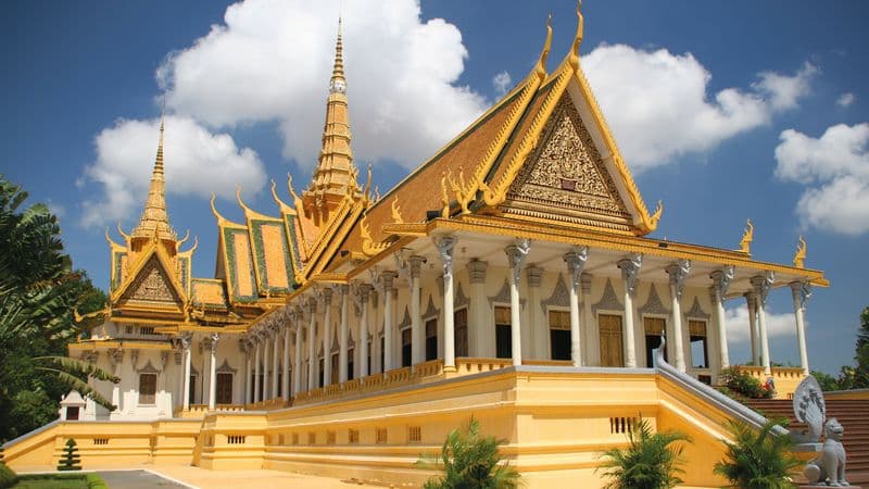 The Mekong in a different way - Between adventure and must-seesites (port-to-port cruise)
