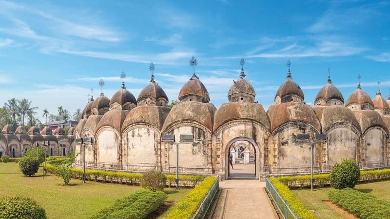 Cruise on the Ganges: The Sacred Waters between Kolkata and Varanasi (port-to-port cruise)