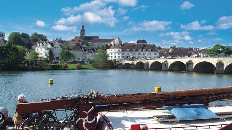 Discover the Fascinating History and Excellent Cuisine of the Burgundy Region (port-to-port cruise)