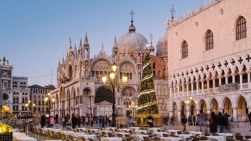 Advent Lights, a cruise through the heart of Venice's Christmas markets and its lagoon (port-to-port cruise)