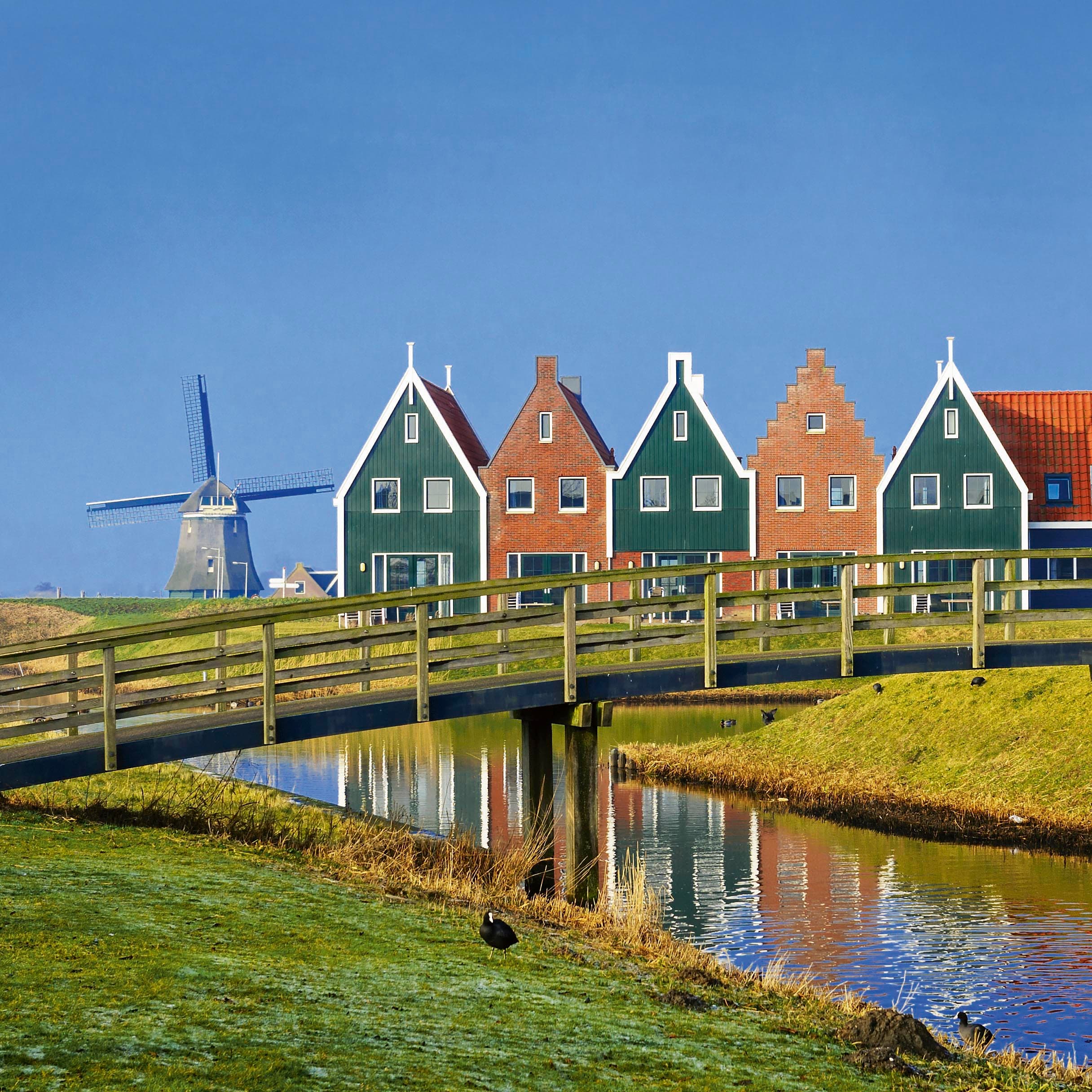 New Year's Cruise: Sparkles and Lights on the Rhine - Between Strasbourg and Amsterdam, celebrate the turn of the year in a magical setting. (port-to-port cruise)