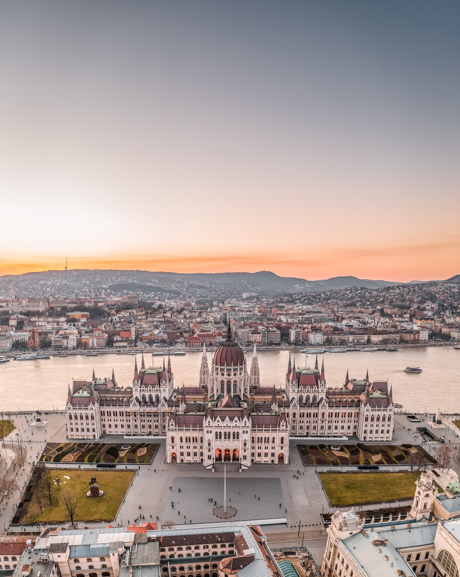 Viennese Waltzes and Habsburg Heritage A cruise into traditions on the beautiful Blue Danube (port-to-port cruise)