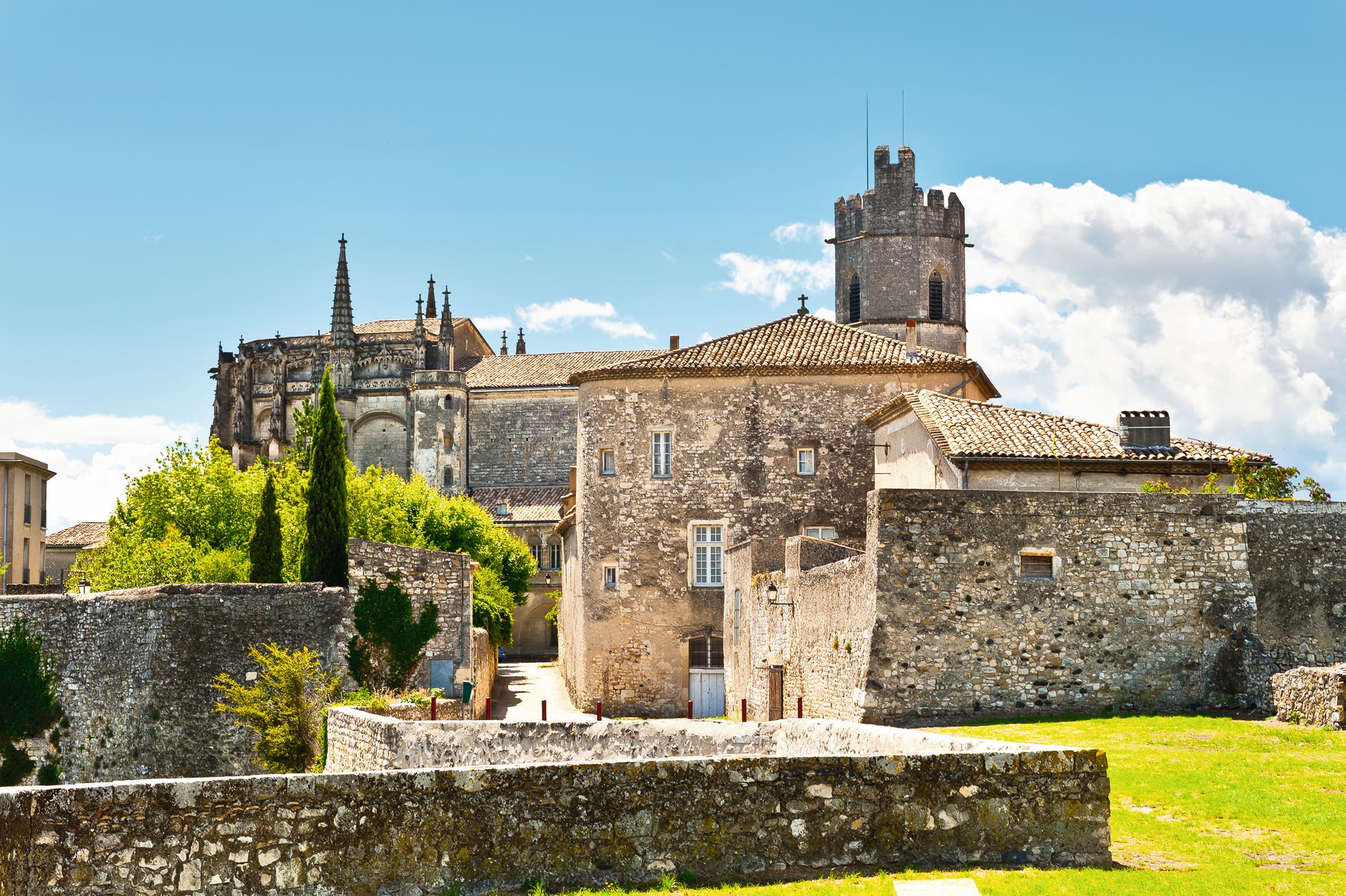 Discover the fabulous world of vineyards and wine, exceptional terroirs of the Rhône and Saône (port-to-port cruise)