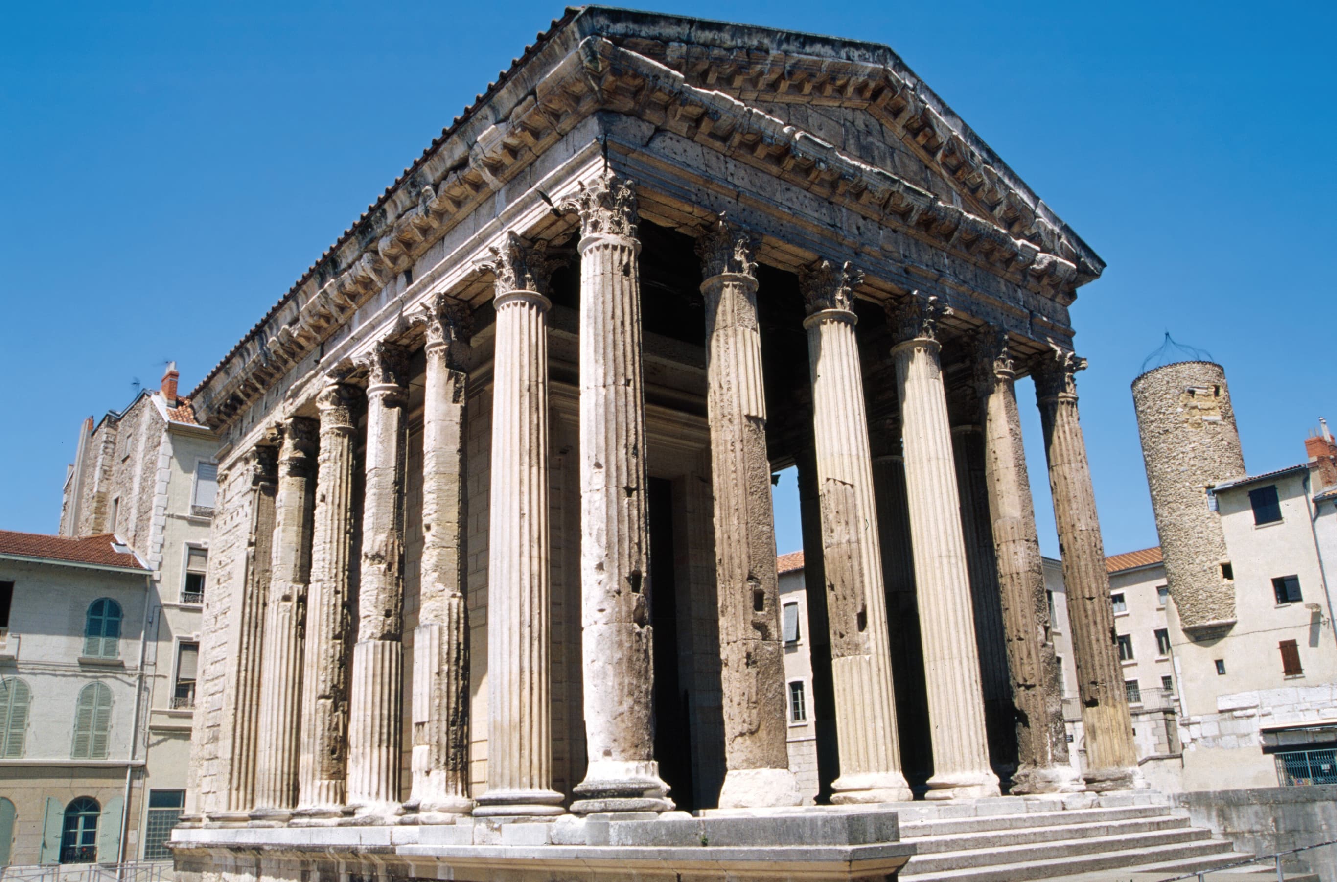 Art and History along the Rhône (port-to-port cruise)