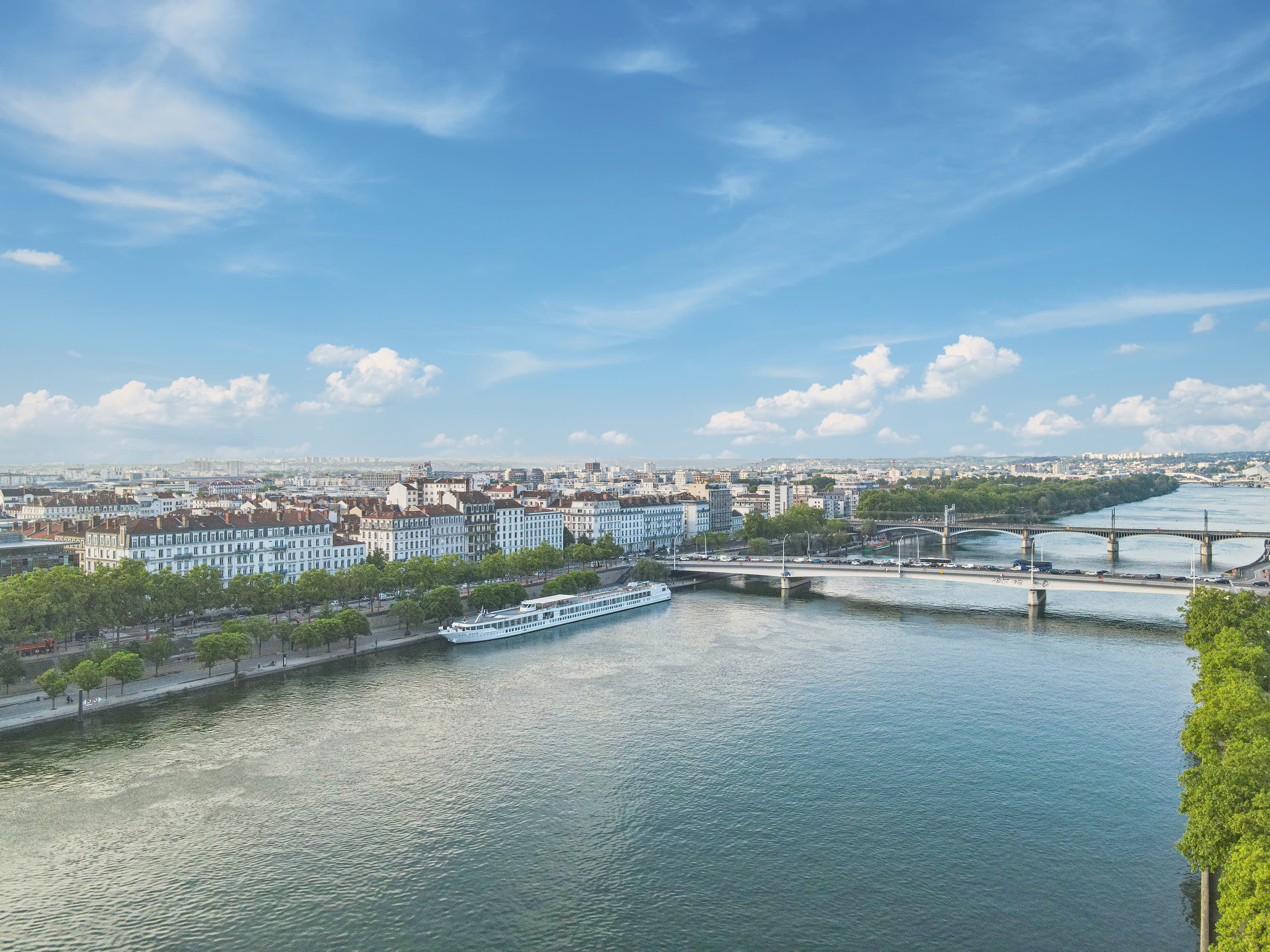 Discover the fabulous world of vineyards and wine, exceptional terroirs of the Rhône and Saône (port-to-port cruise)