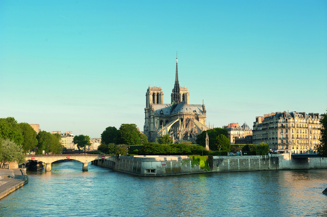 From Paris, the City of Light, to the shores of Normandy, a festive and gourmet cruise on the Seine aboard a paddlewheel boat (port-to-port cruise)